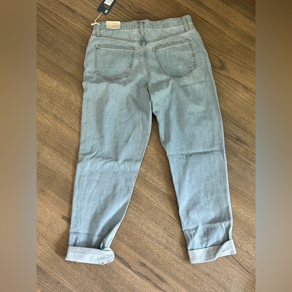 Universal Threads Light Washed Jeans - Picture 2 of 2
